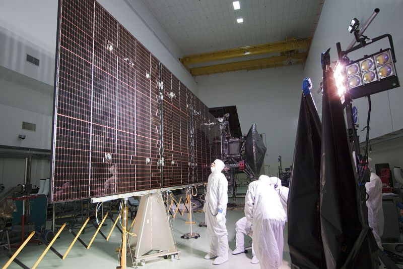 Illumination test on one of Juno's solar panels.jpg
