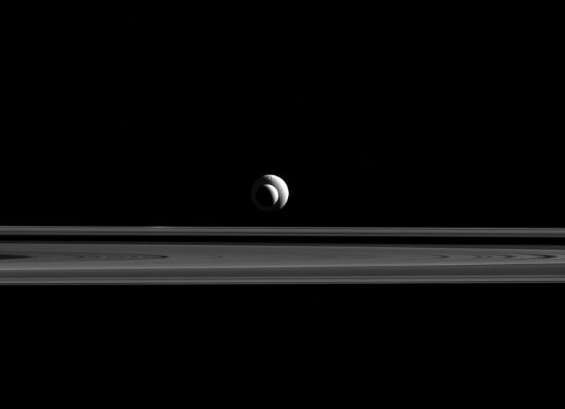 Saturn Encelado Teti lineup.jpg